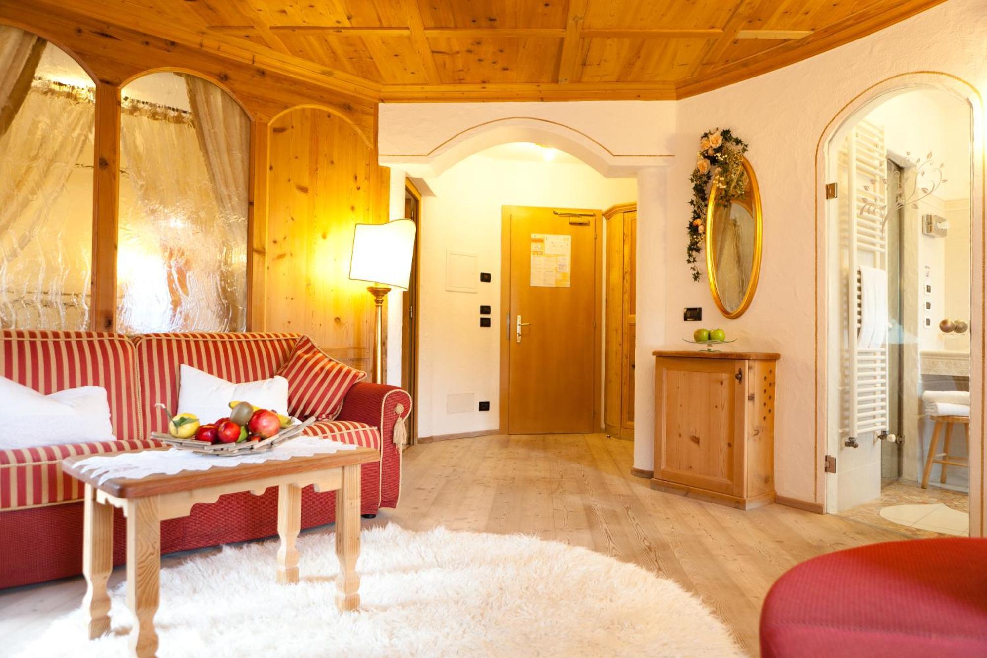 Nature Wellness Hotel Renato Vigo di Fassa Luaran gambar